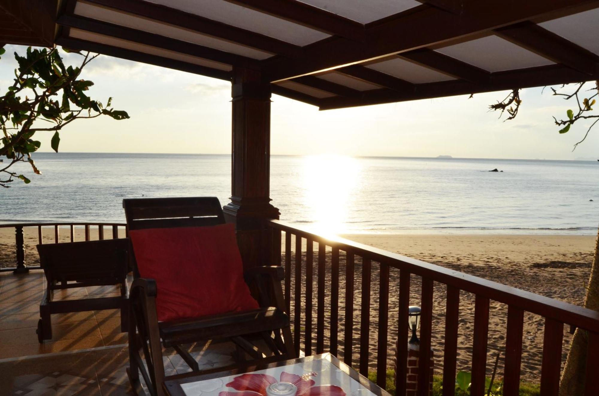 Sayang Beach Resort Koh Lanta Exterior photo