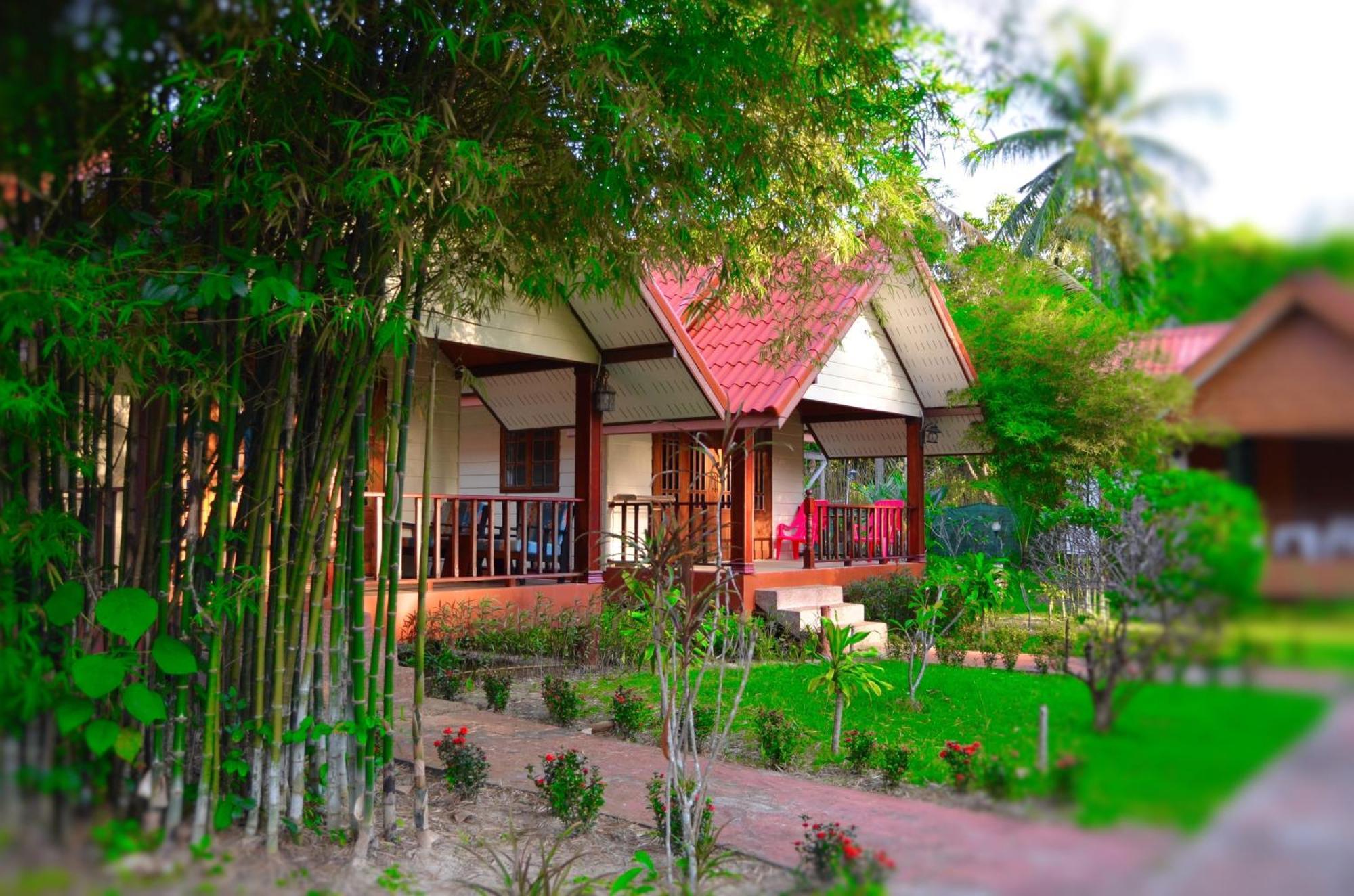 Sayang Beach Resort Koh Lanta Exterior photo